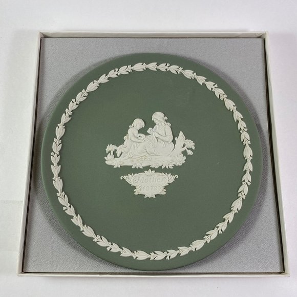 " Mother's Day Gift" Wedgwood Mother Plate 1972 Sage Green Jasper 6.5” - Picture 3 of 8